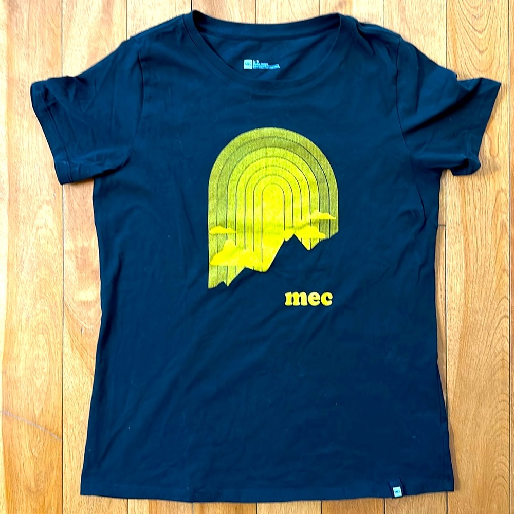 Women’s MEC Tee